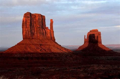 Photos: Towering Monument Valley buttes display sunset spectacle
